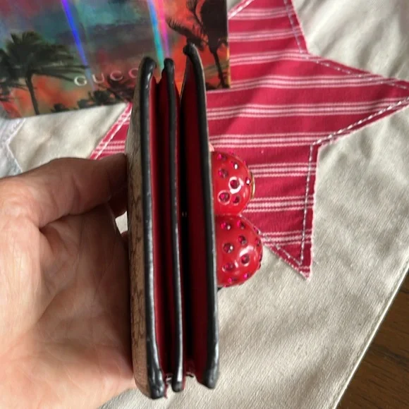 GUCCI SUPREME CHERRY WALLET - Picture 11 of 12